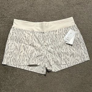 NWT Athleta Trekkie North Short size 20